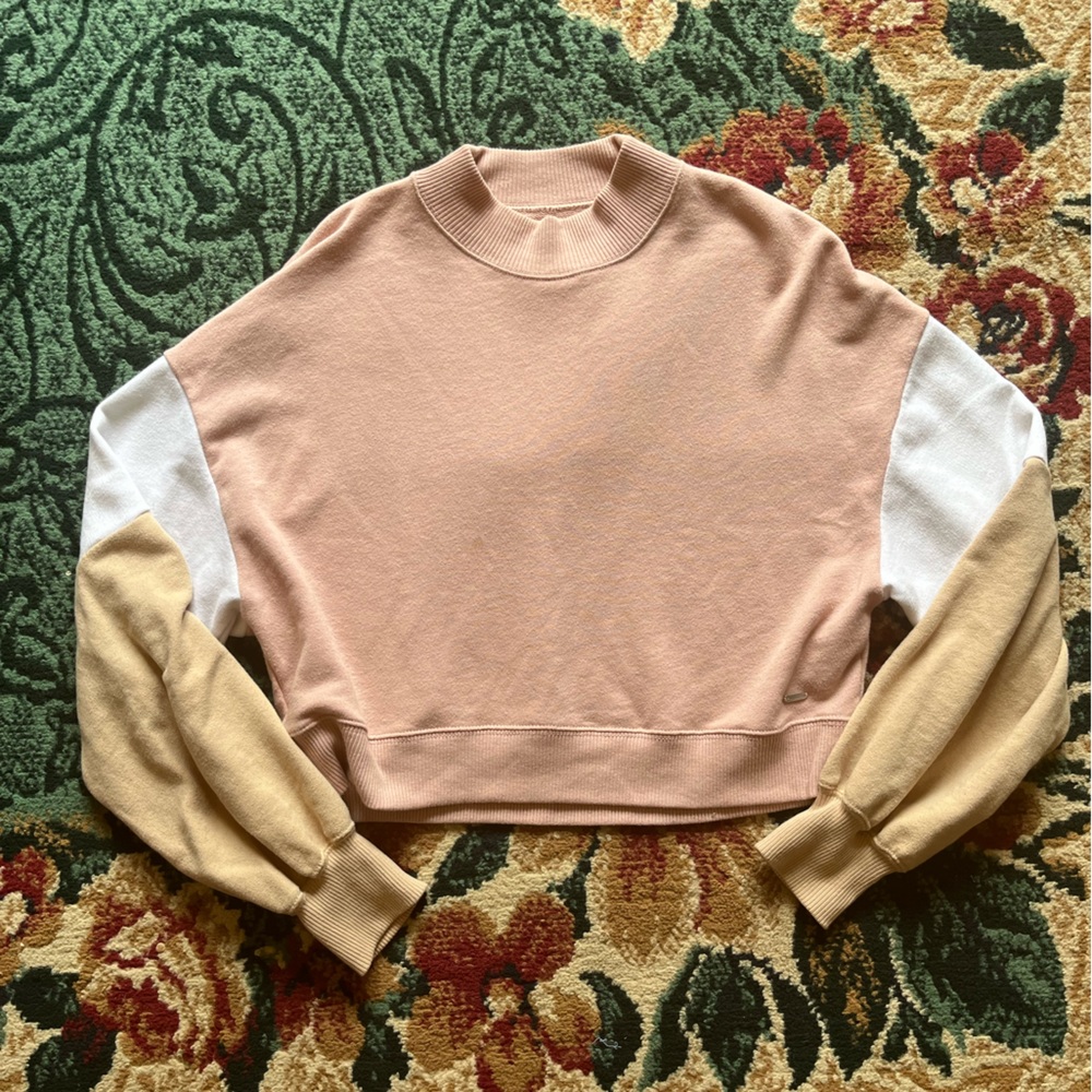 Hollister Women’s Colorblock Crop Crewneck Size XS